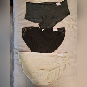 3 Pair Of Cacique Hipster & Boyshort Panties Size 14-16 Tan Black Gray New